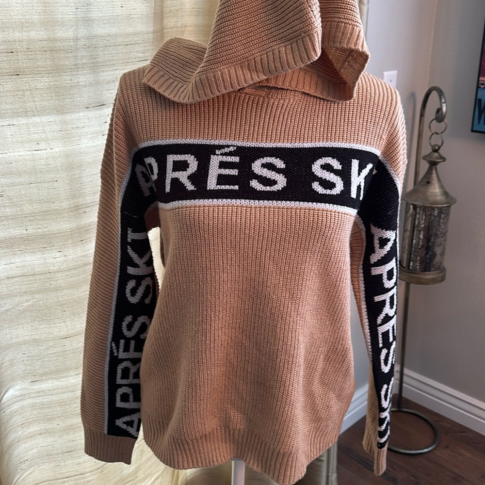 Chunky Hooded Sweater in Camel with Black Accent